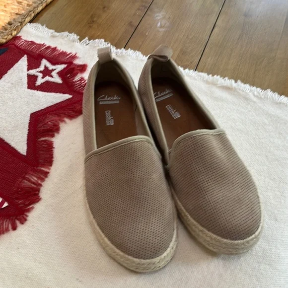 Clarks collection soft cushion suede espadrilles 7.5 - Picture 1 of 6